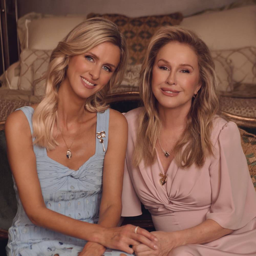 Little Loves Initial Cube Bracelet in Gold Plating-5 product photo