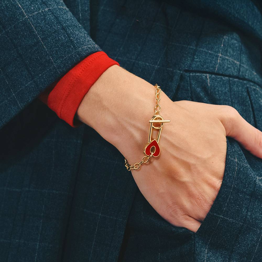 Love Locked Safety Pin Bracelet with Heart Charm in Gold Finish-2 Love Locked Safety Pin Bracelet with Heart Charm in Gold Finish-2 product photo