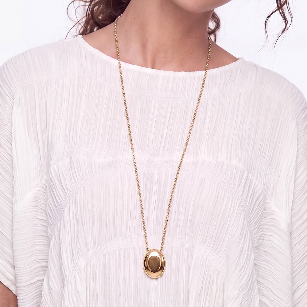 Sculpted Oval Pendant Necklace in Gold Plating-4 product photo